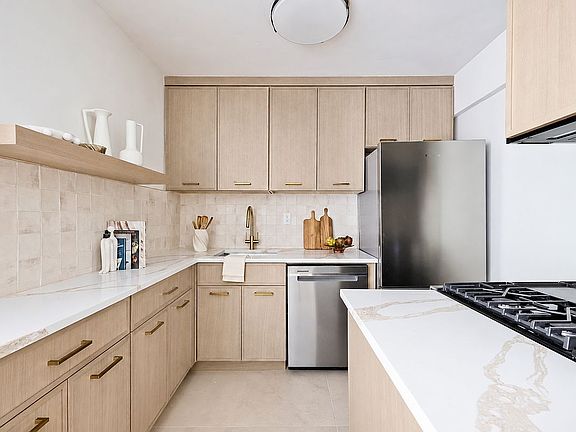 2nd image of 415 Beverley Rd APT 3C