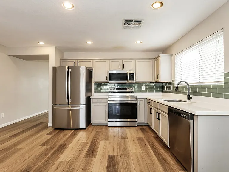 4015 S 59th Ln — Photo 7