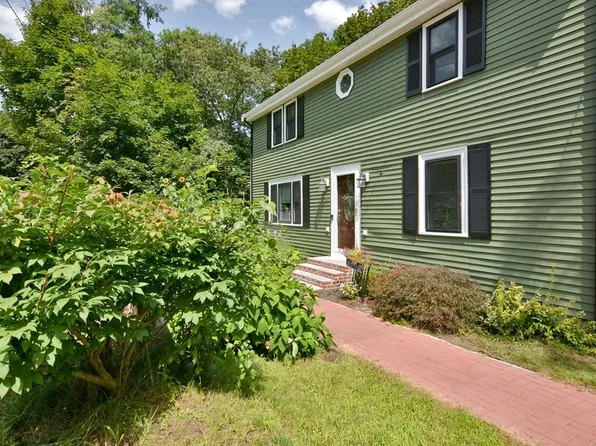 83 Nichols St, Wilmington, MA 01887