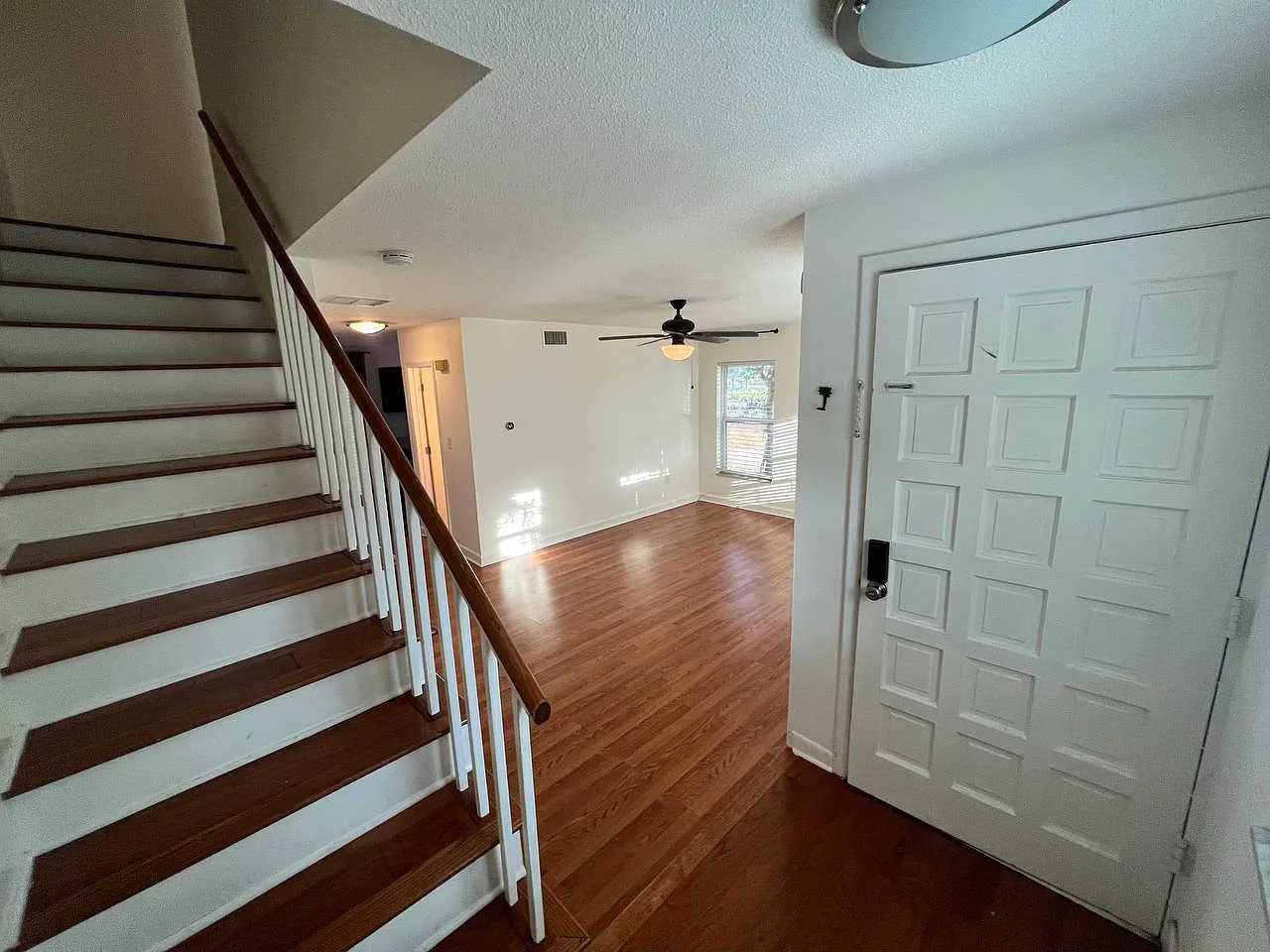 3 bed, 1444 sqft, $2,595 — Photo 4