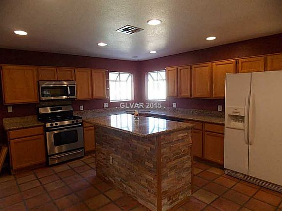 3rd image of 1660 Bridle Dr