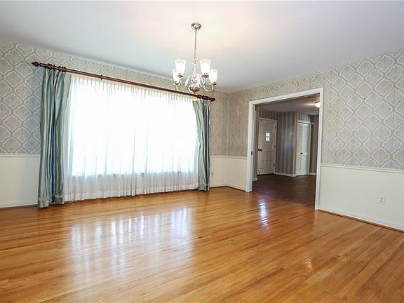 5th image of 9 Esternay Ln