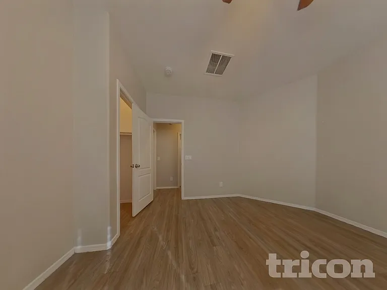 17307 W Monroe St — Photo 8