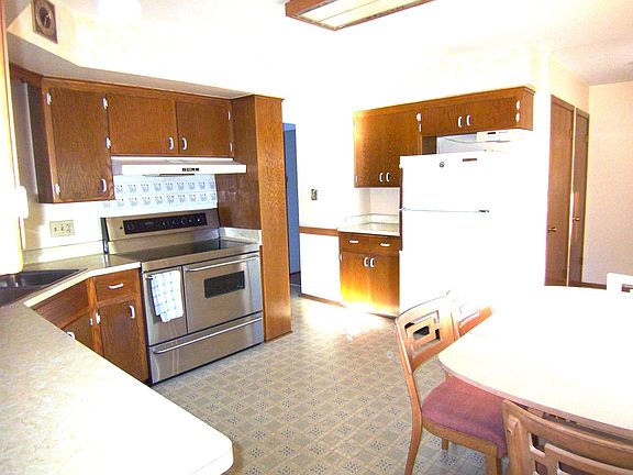 2nd image of 5227 W Radcliffe Dr