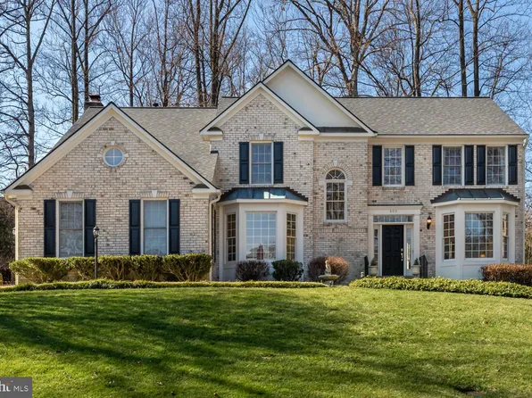 806 Sherlin Ln, Great Falls, VA 22066