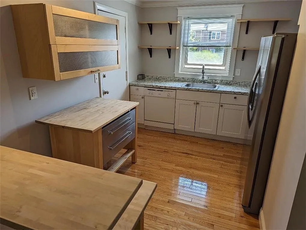 2 bed, 1.0 bath, 742 sqft, $2,600 — Photo 3