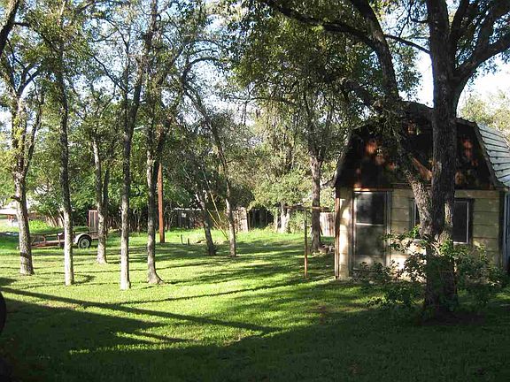 3rd image of 306 Avenue E