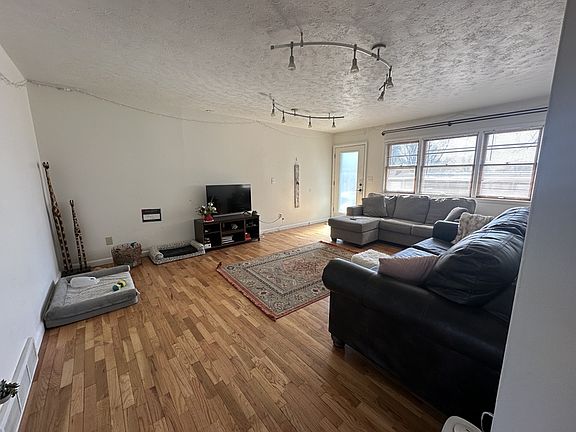 3rd image of 1826 W 21st Ter