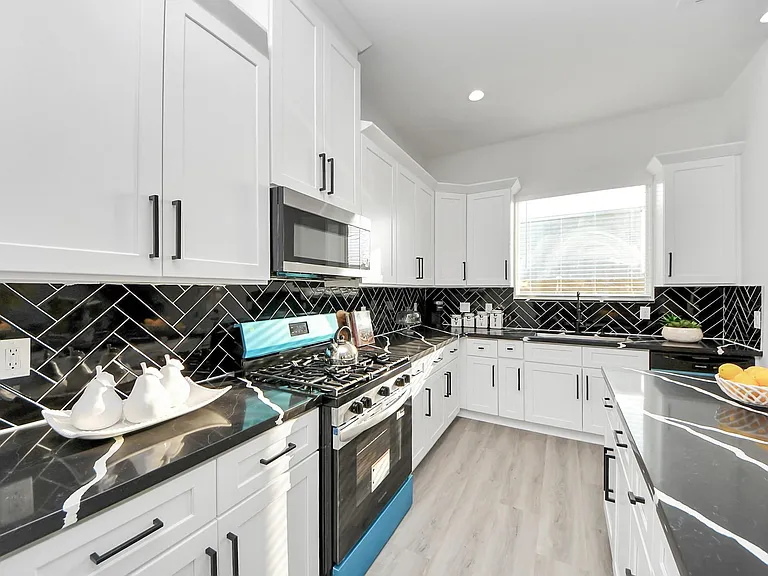 8533 Amadwe St #B — Photo 14