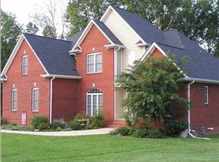 807 Brooke Stone Dr, Soddy Daisy, TN 37379