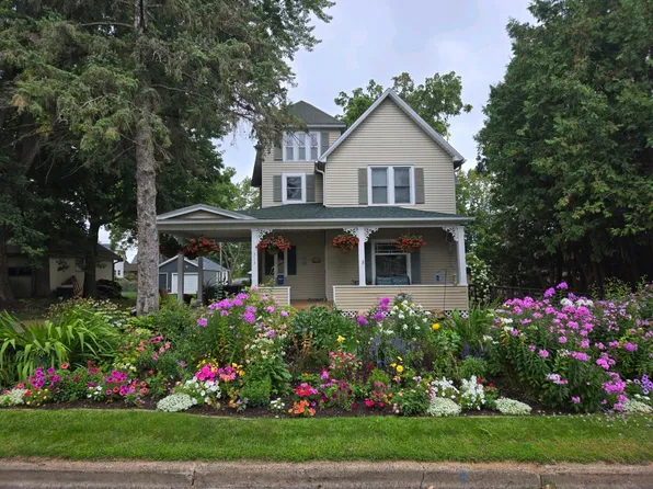 313 Harriman Ave N, Amery, WI 54001