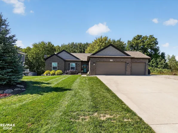 8308 Peninsula Cir, Grand Blanc, MI 48439