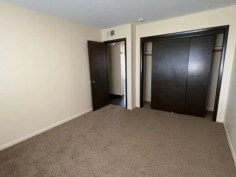 Rocklyn Court Apartments — Photo 25