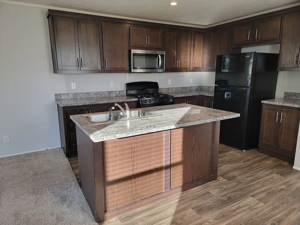 3 bed, 2.0 bath, 1029 sqft, $1,599 — Photo 2