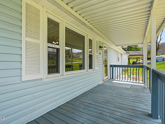 4th image of 212 McFarland Dr