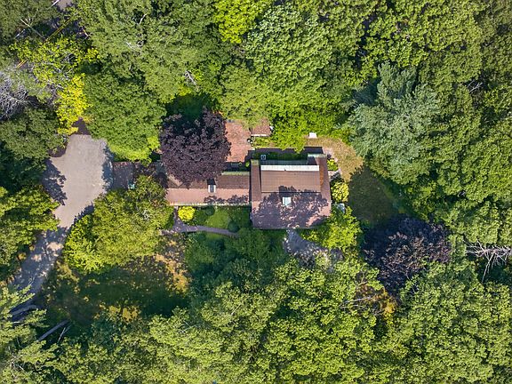 3rd image of 1062 Shore Road
