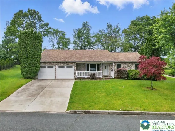 3206 Applewood Ct, Bethlehem, PA 18020