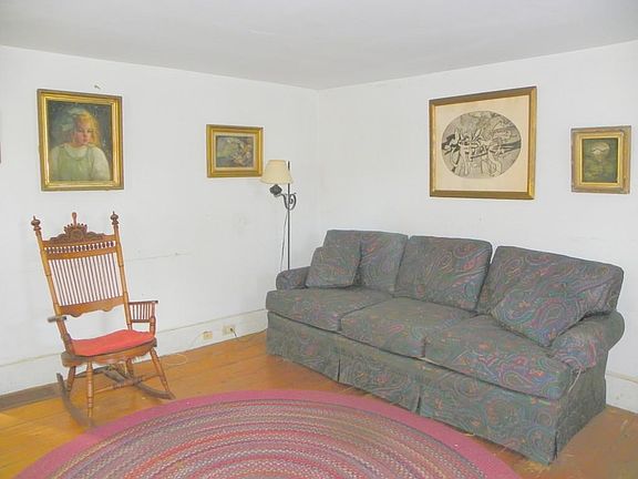4th image of 26 Hancock St