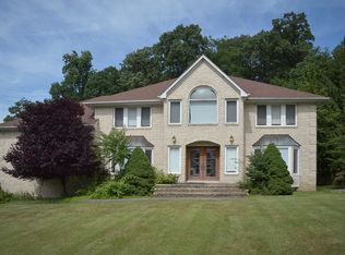 46 Meadow Bluff Rd, Morris Plains, NJ 07950