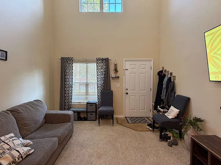 1529 Bentley Cir — Photo 6