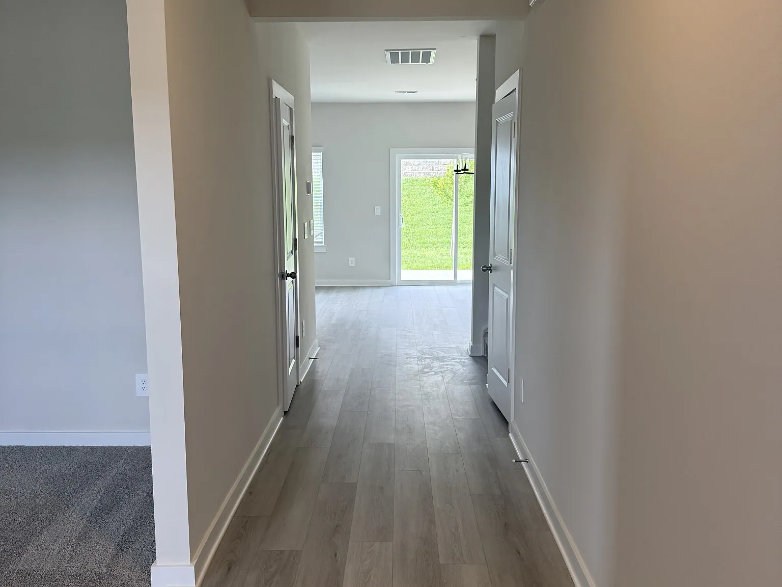 4 bed, 2.5 bath, 2491 sqft, $2,850 — Photo 2