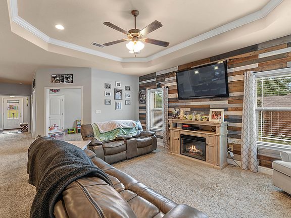4th image of 13255 Meadowland Ct