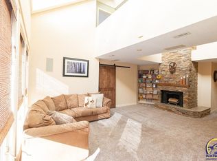 2320 SW 35th Ter, Topeka, KS 66611