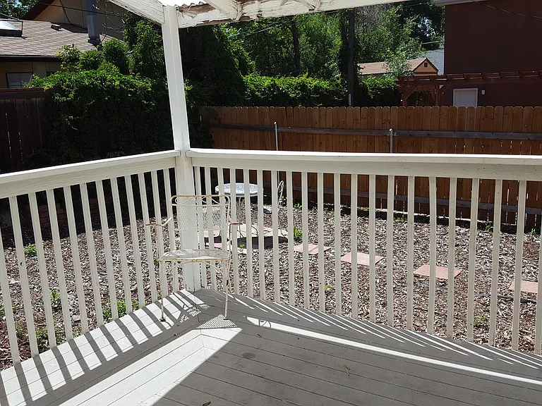 627 E Monument St #A & B — Photo 10