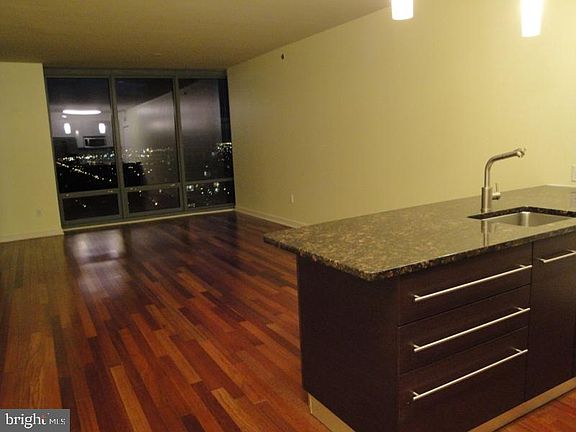 2nd image of 2101 Market St Unit 2305