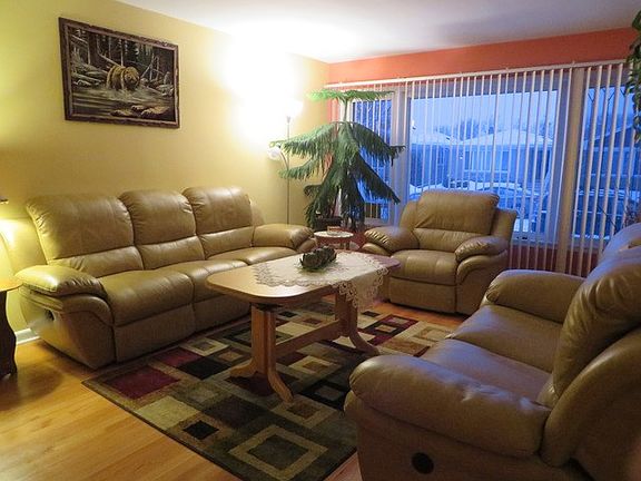 4th image of 4536 N Newcastle Ave