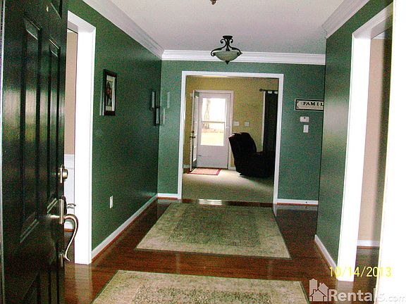 3rd image of 1411 Eastlook Ln