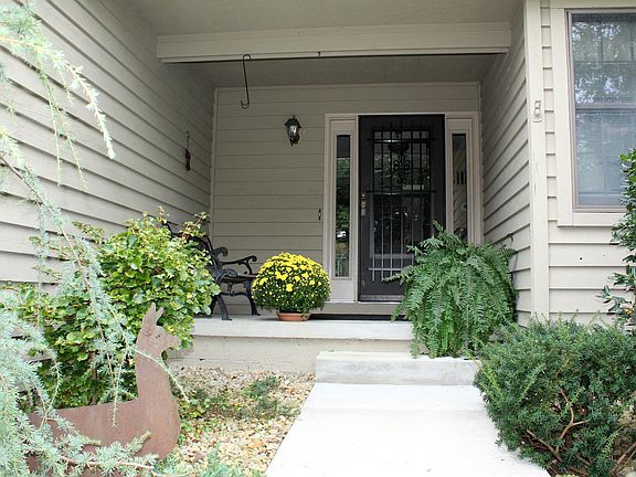 2nd image of 110 Havenridge Cir