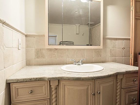 2nd image of 627-29 N 18th St #104