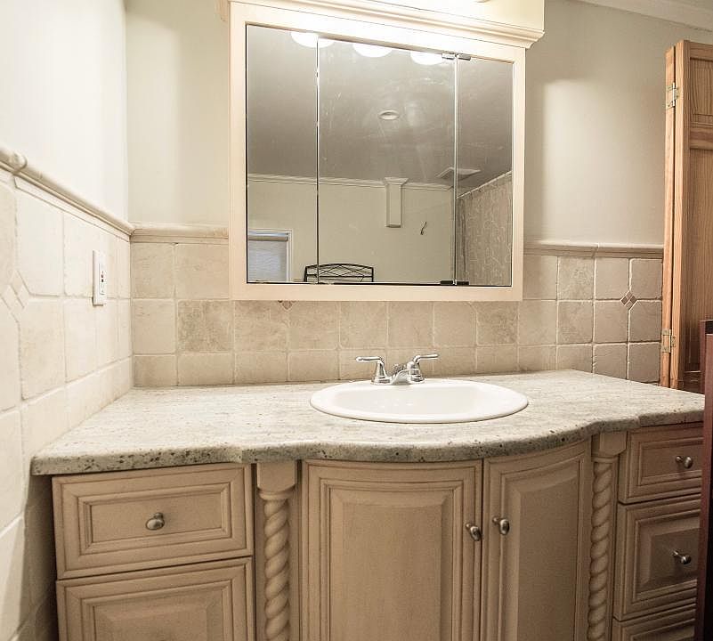 1st image of 627 N 16th St #104