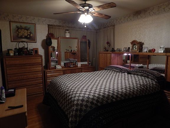 2nd image of 16549 Dobson Ave
