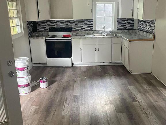 3rd image of 1638 Stewart Ave SE