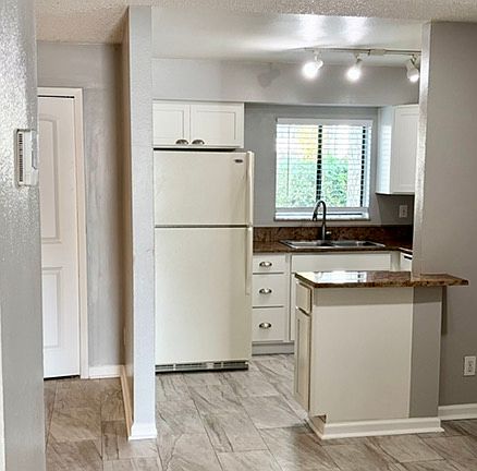 5th image of 105 Springwood Cir APT B