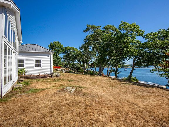 2nd image of 943 Cundy'S Harbor Road