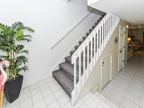 4th image of 628 NE Wax Myrtle Way