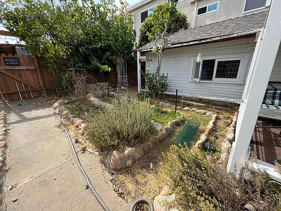 3rd image of 3976-78 32nd St