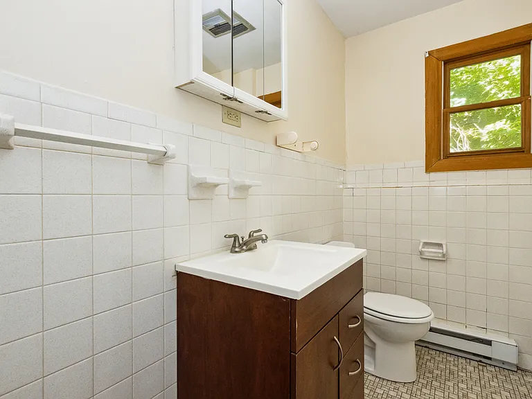Hillside Apartments — Photo 9