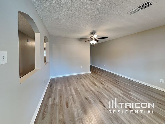 3rd image of 4304 Willow Springs Dr