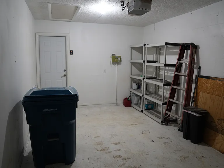 2269 Whitewood Ave — Photo 12