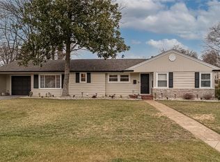 427 Fieldcrest Dr, Saint Louis, MO