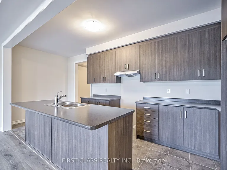 61 Kenneth Rogers Cres — Photo 13