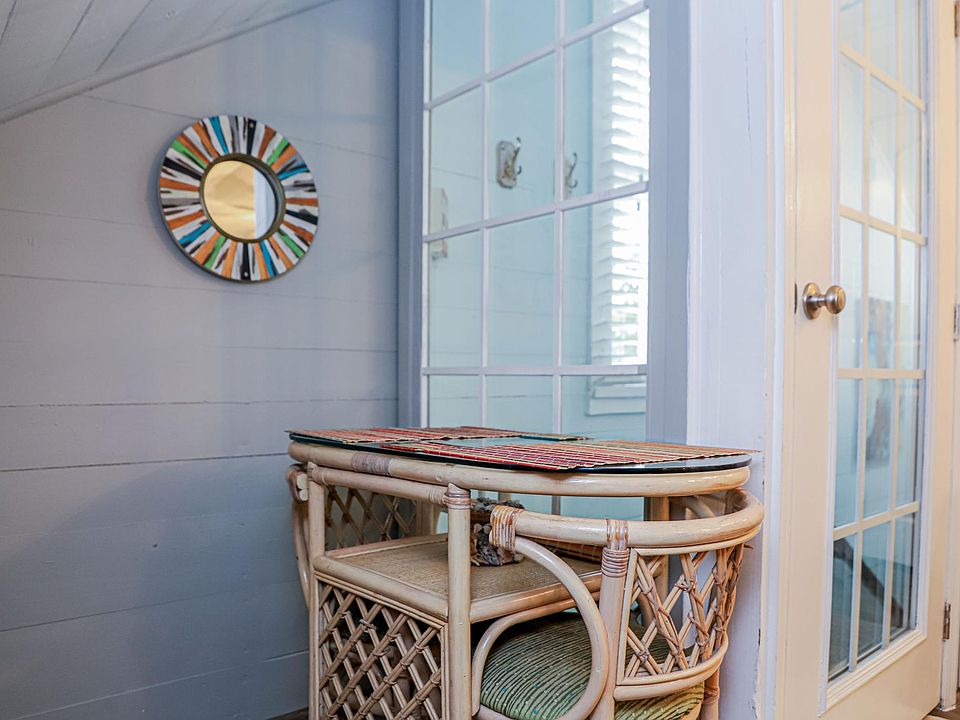 Small dining area room for 2
