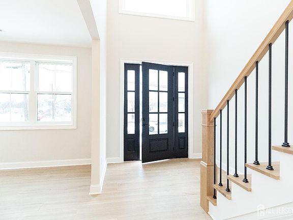 5th image of 7 Altamont Rd