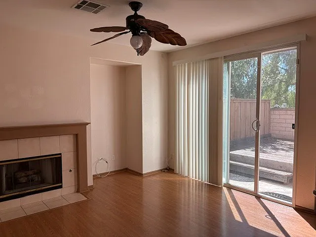 4 bed, 2.5 bath, 1726 sqft, $4,380 — Photo 3