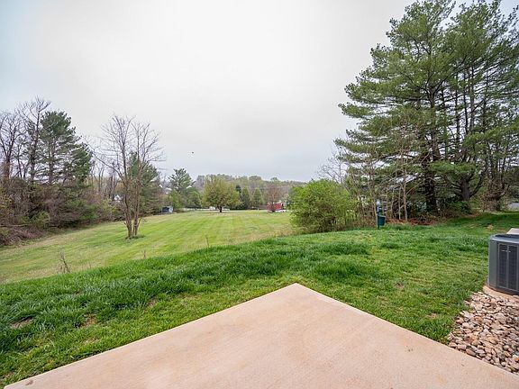 5th image of 420 Breezewood Dr #113