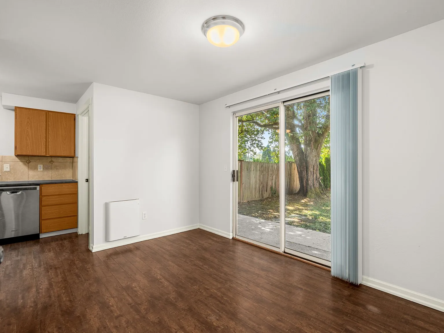 3 bed, 1.5 bath, 1380 sqft, $2,305 — Photo 4